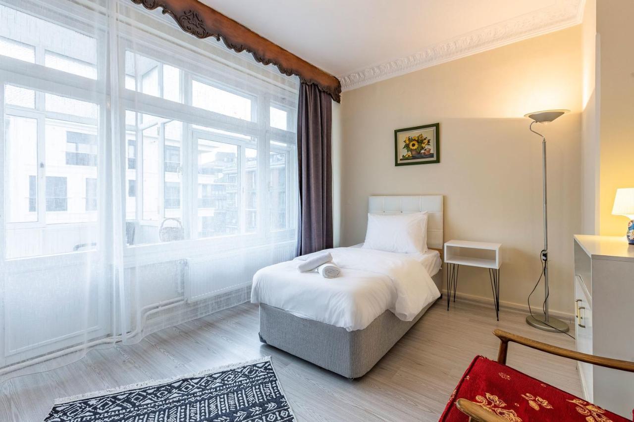 Charming Apartment Surrounded By Vibrant Attractions In Kadikoy Istanbul Exterior photo
